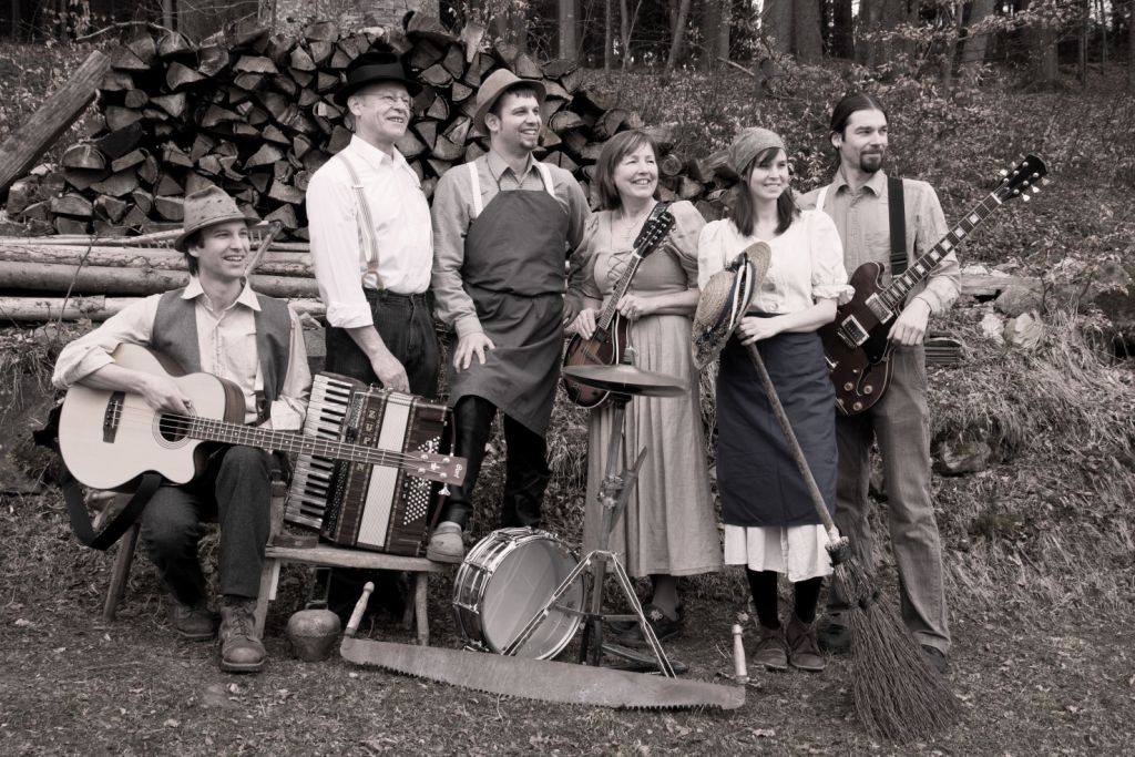 Leinöl, so nennt sich die Musikgruppe aus dem Mühlviertel, die traditionelle Volksmusik mit internationalen Rhythmen verbindet.