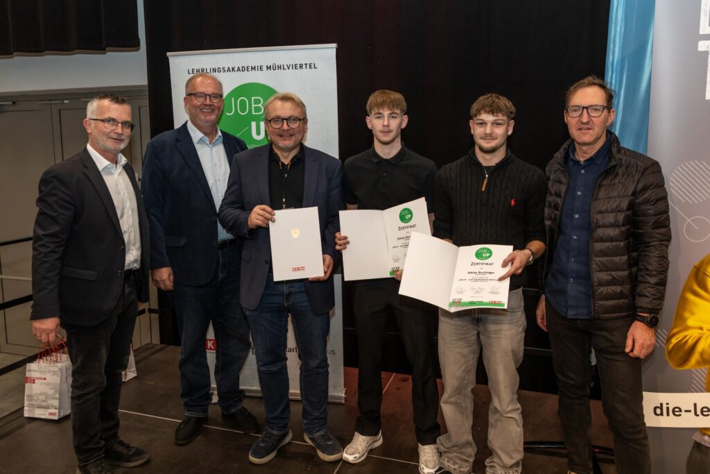 JOB/UP-Zertifikate für 16 Absolventen (c) Gutenthaler Fotography