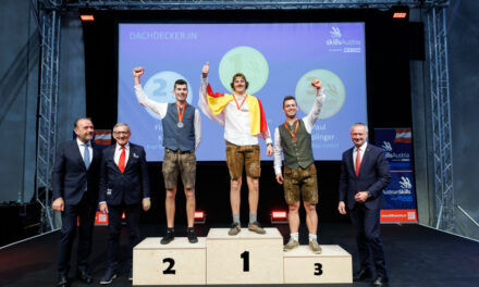 Austrian Skills: 2 Kapl-Dachdecker auf dem Podest