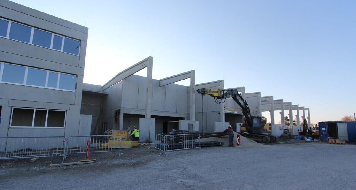 Mühlviertler Baumeister errichtet Industriehalle in Schwechat