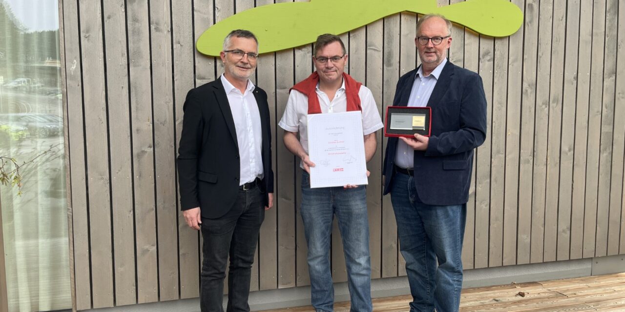 > 45 Jahre Buchner Holzbau: Wirtschaftsmedaille für Handwerker