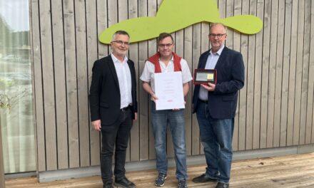 > 45 Jahre Buchner Holzbau: Wirtschaftsmedaille für Handwerker